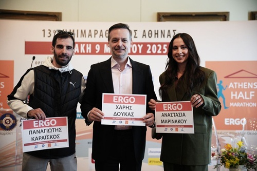 Marathonsieger Panagiotis Karaiskos, Athens Bürgermeister Haris Doukas und 2024-Marathonsiegerin Anastasia Marinakou. Fotoquelle: Stadtverwaltung Athen