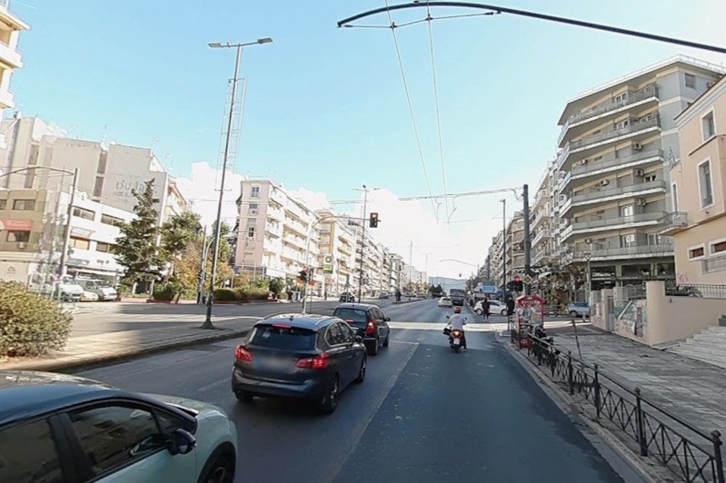 Blick auf die Alexandras-Allee in Athen, wo das Gebiet im Rahmen des städtischen Projekts „Double Regeneration“ saniert werden soll.