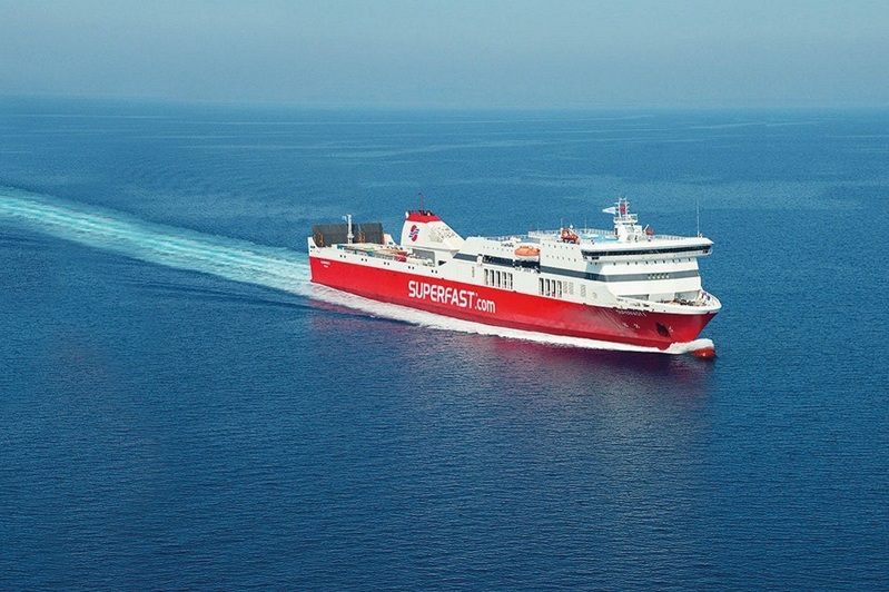 Archivfoto einer Superfast-Fähre. Die Attica Group erweitert ihre Flotte um das neue Schiff „Superfast V“, um ihre Präsenz auf den Adria-Strecken zu stärken.