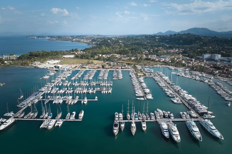 Die Gouvia Marina, der größte Yachthafen auf Korfu, hat im Rahmen des Sanierungsprojekts zur Modernisierung der maritimen Tourismusinfrastruktur der Insel 104 neue Liegeplätze für Yachten mit einer Länge von bis zu 50 Metern geschaffen.