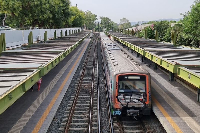 athens-electric-train-1.jpg