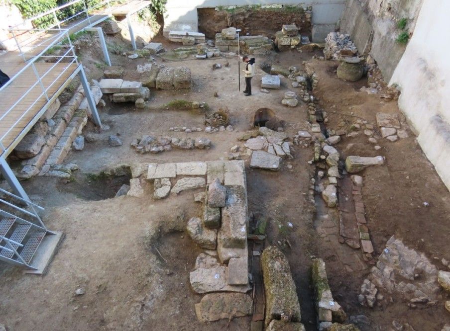 Die antiken Überreste, die im Garten des Hauses gefunden wurden. Fotoquelle: Kulturministerium
