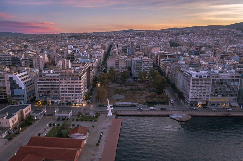 Blick auf das Stadtzentrum von Thessaloniki in der Nähe der Uferpromenade, wo der Eleftherias-Platz in einen neuen Gedenkpark umgewandelt werden soll, um den jüdischen Holocaust-Opfern der Stadt zu gedenken. Fotoquelle: Region Zentralmakedonien