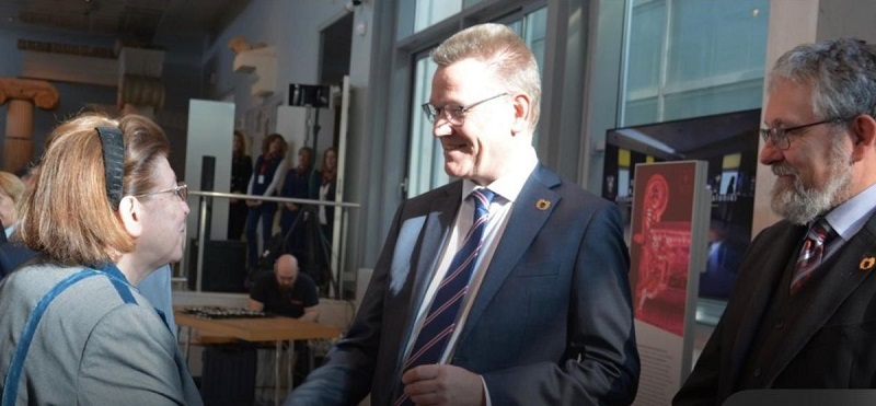 Kulturministerin Lina Mendoni mit dem Rektor der Universität Münster, Johannes Wessels. Fotoquelle: Kulturministerium