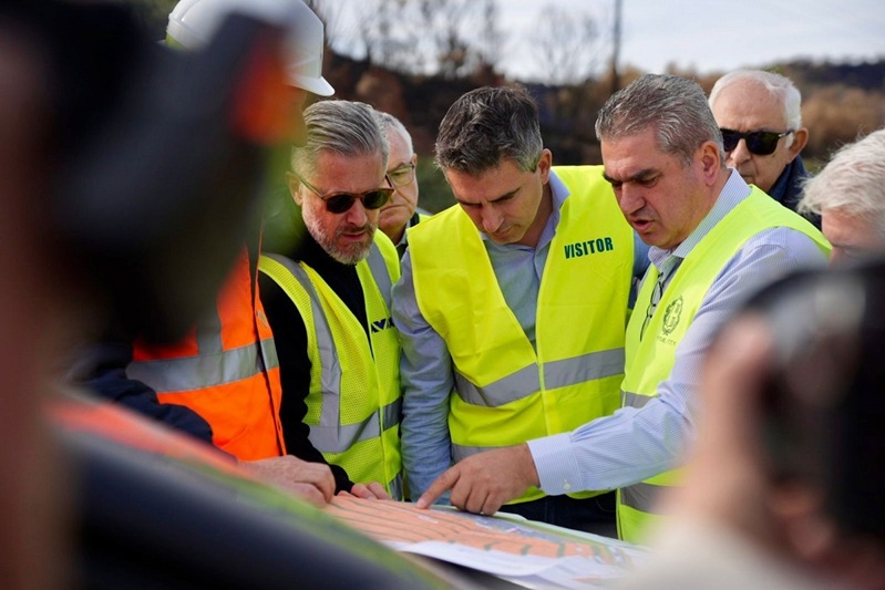 Nach der Inspektion erklärte Minister Dimas, dass derzeit mehr als 410 Arbeiter an dem Projekt beteiligt sind und die Bauarbeiten besonders zügig voranschreiten.