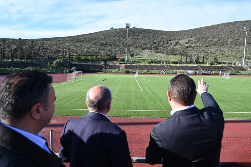 Beamte in den Sportanlagen in Marathon und Nea Makri. Fotoquelle: Region Attika