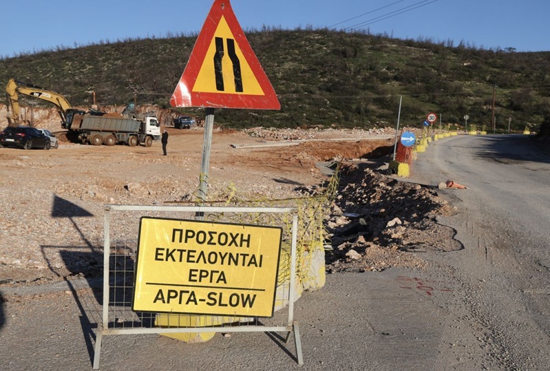 Straßenbauarbeiten entlang der alten Nationalstraße zwischen Athen und Thiva